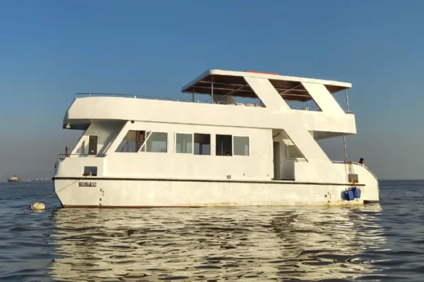 MY 52 Catamaran Featured Image