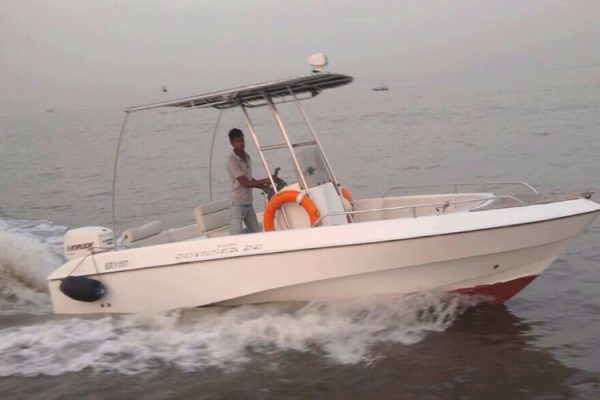 Mahindra Odyssea 22 Speedboat on Charter in Mumbai at Gateway of India