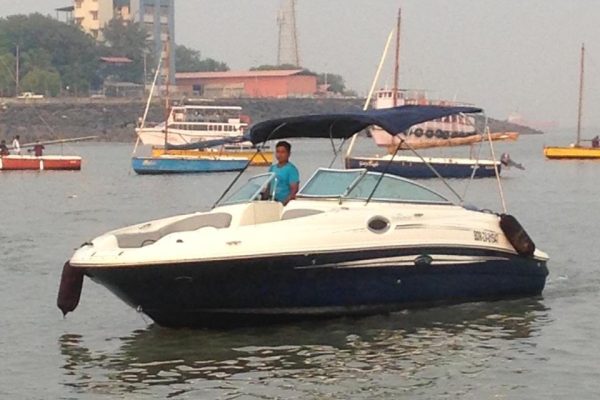 Sea Ray 280 Speedboat on Charter in Mumbai at Gateway of India