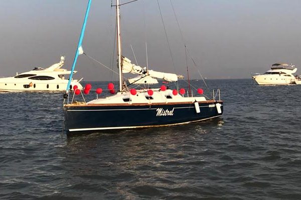 XS 27 Sail Yacht Charter Mumbai at Gateway of India